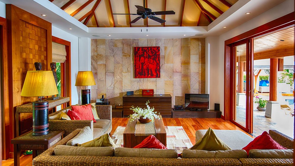 Baan Surin Sawan - Living room opening to pool